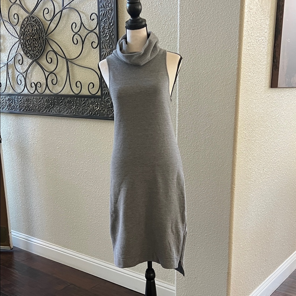 Banana Republic Sleeveless Gray Midi Dress